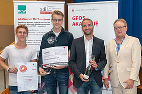 Die Gewinner des GFOS-Innovationsawards 2018 vom Gymnasium Essen-Werden (Foto: FOM/Tim Stender)