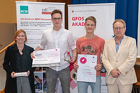 Die Gewinner des GFOS-Innovationsawards 2018 von der Goetheschule Essen (Foto: FOM/Tim Stender) 